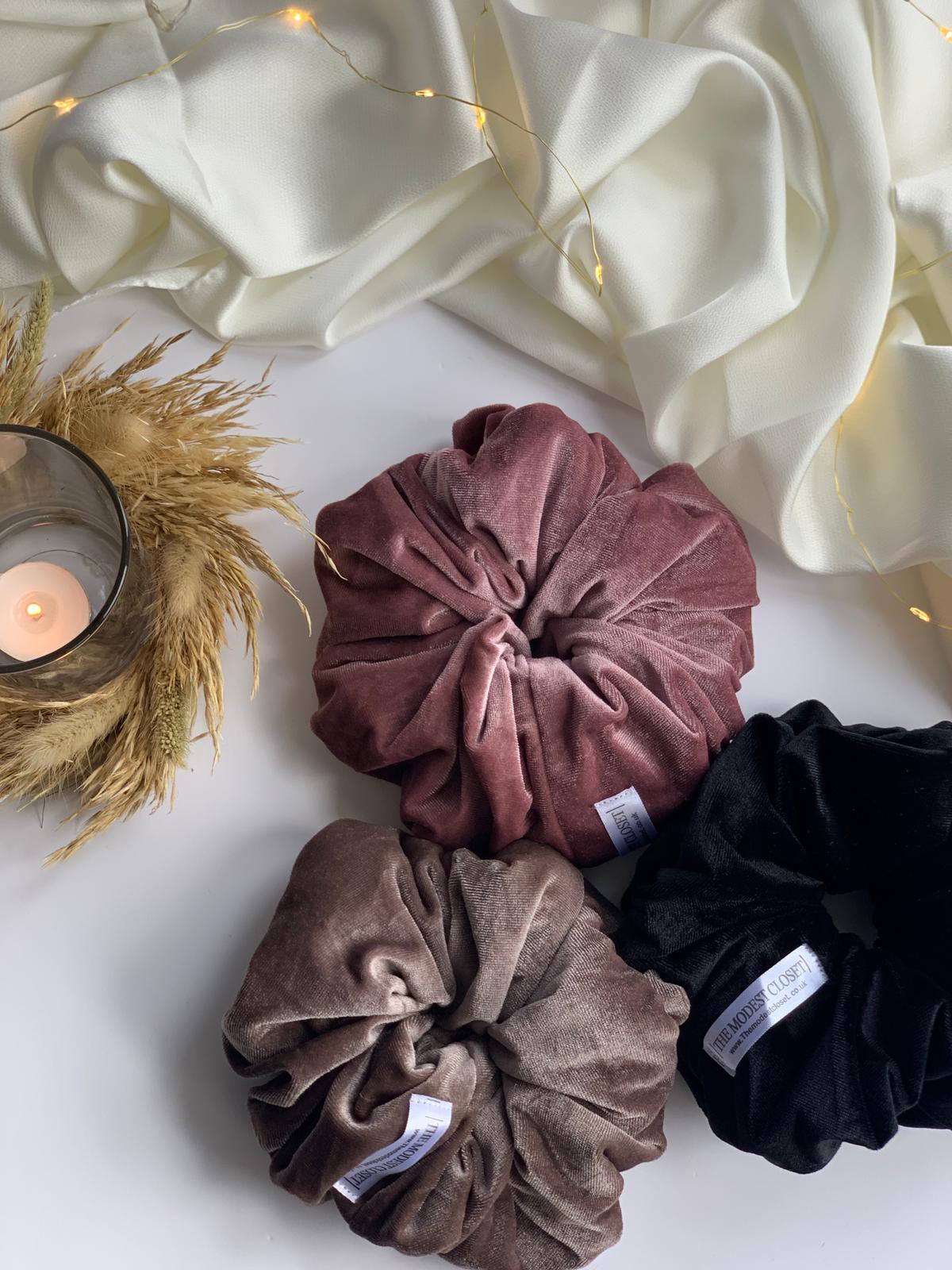 WhatsApp-Image-2021-06-23-at-10.17.27-PM-2.jpeg Velvet Hijab Volumizing Scrunchie - Image 1